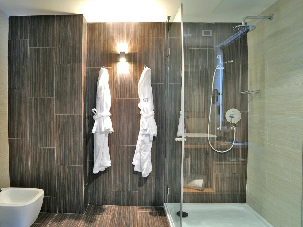 rooms-design-room-with-balcony