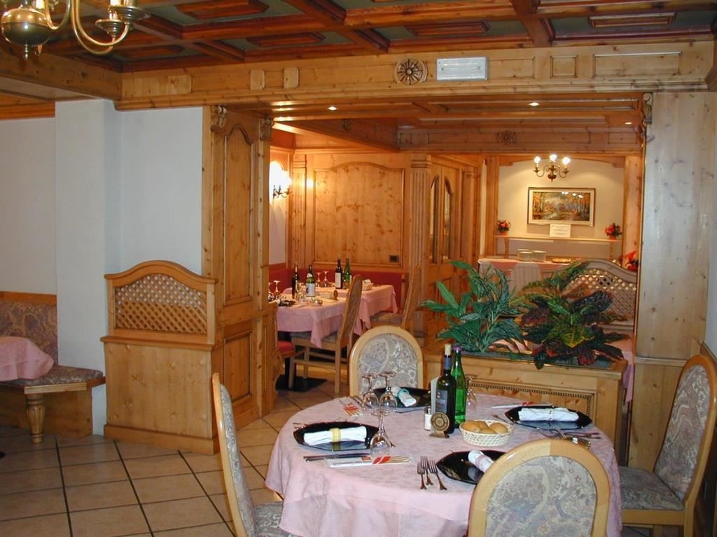 restaurants-restaurant