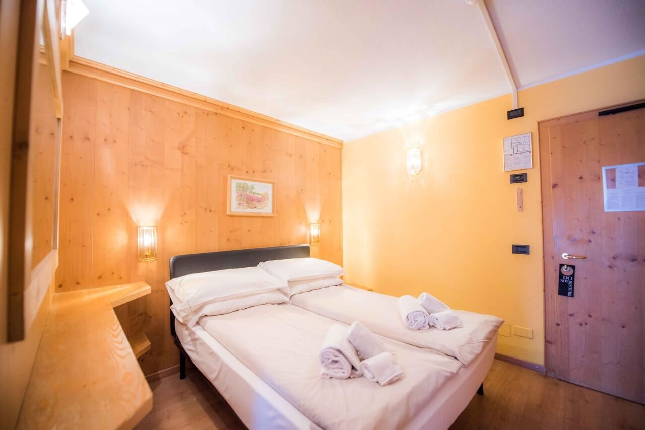 rooms-standard-double-room