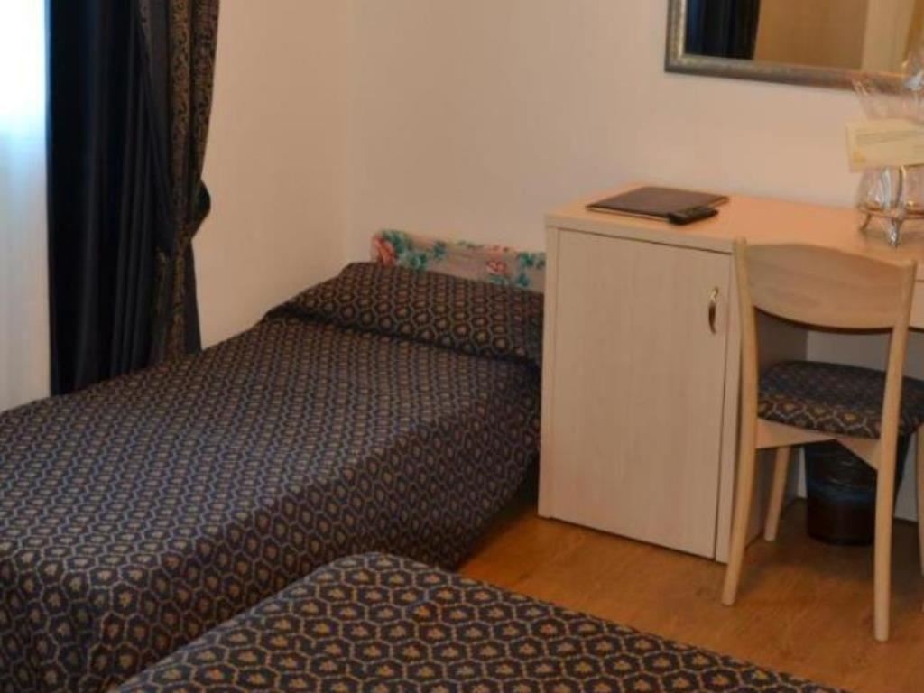 rooms-standard-room-front-sea-view