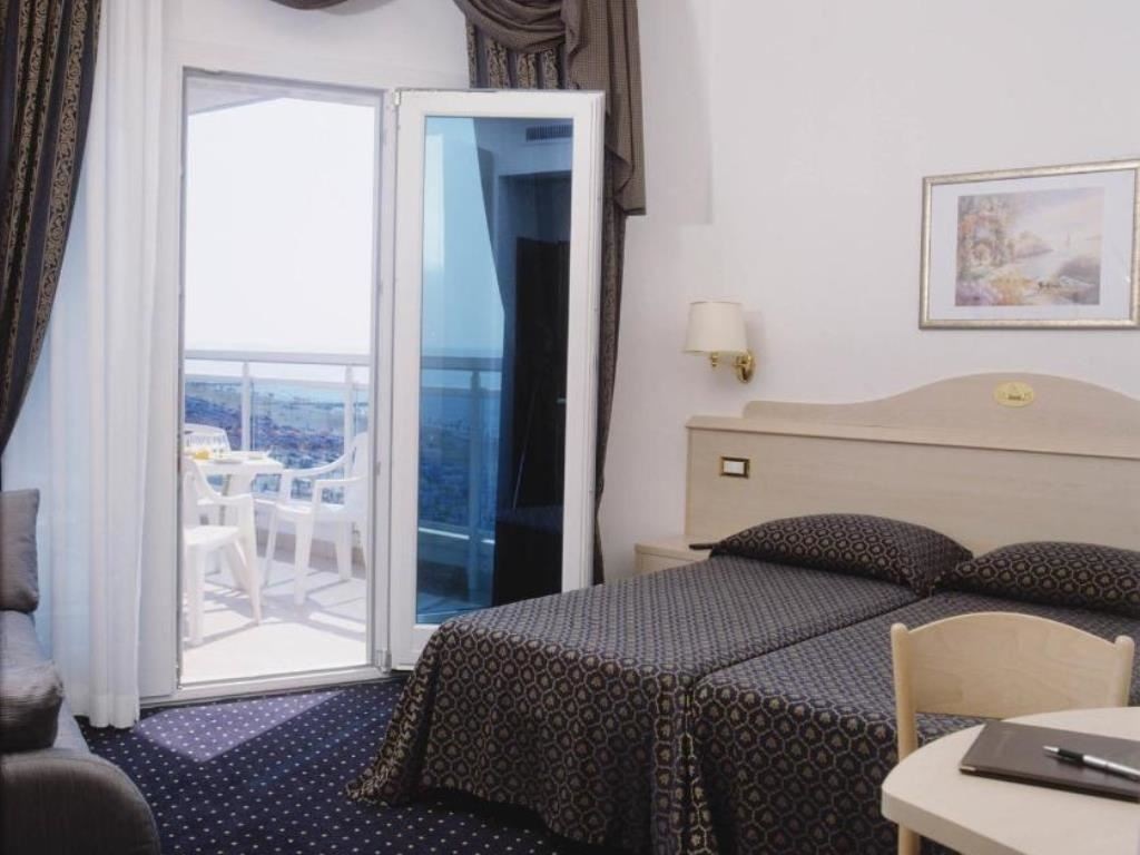 rooms-standard-room-front-sea-view-balcony