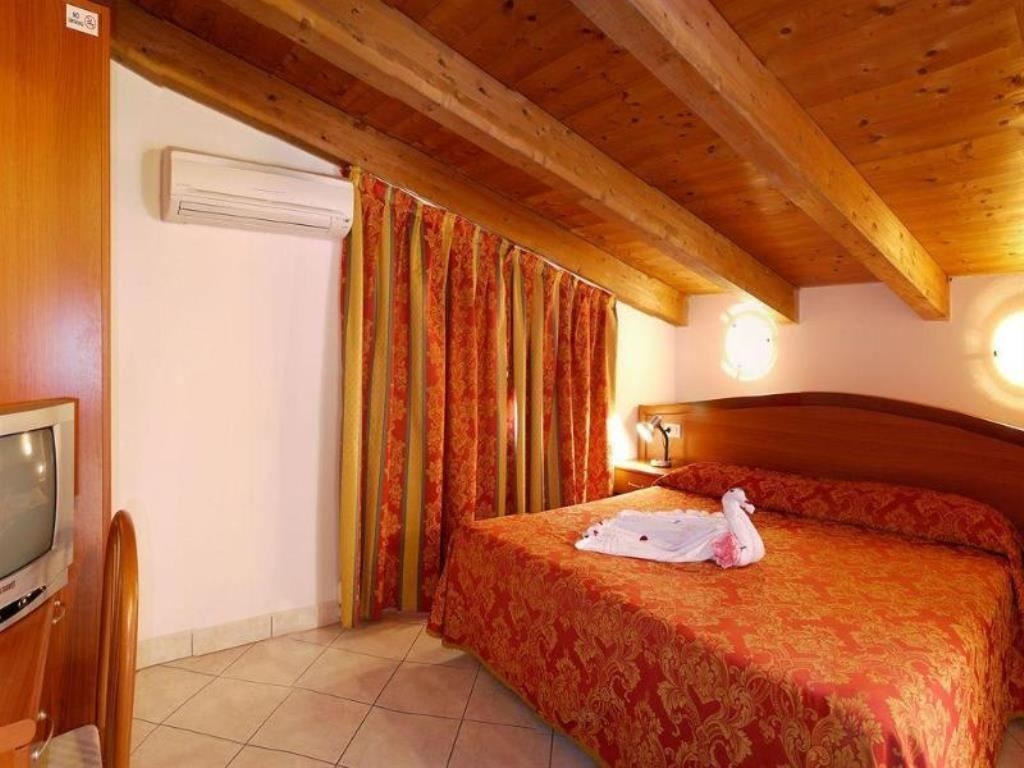 rooms-standard-room-balcony