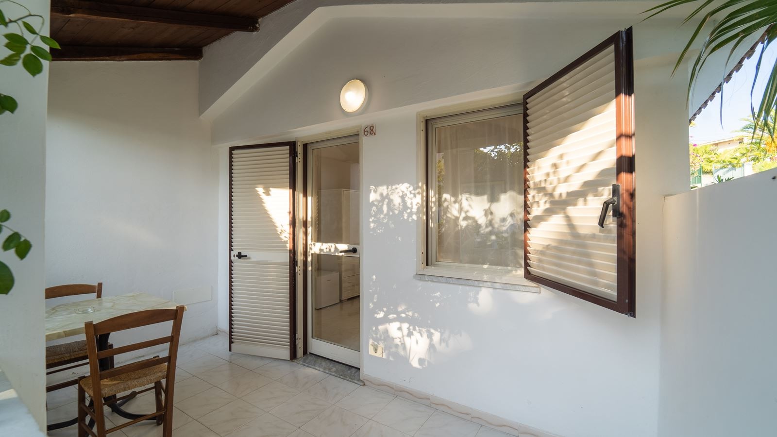 rooms-camera-standard