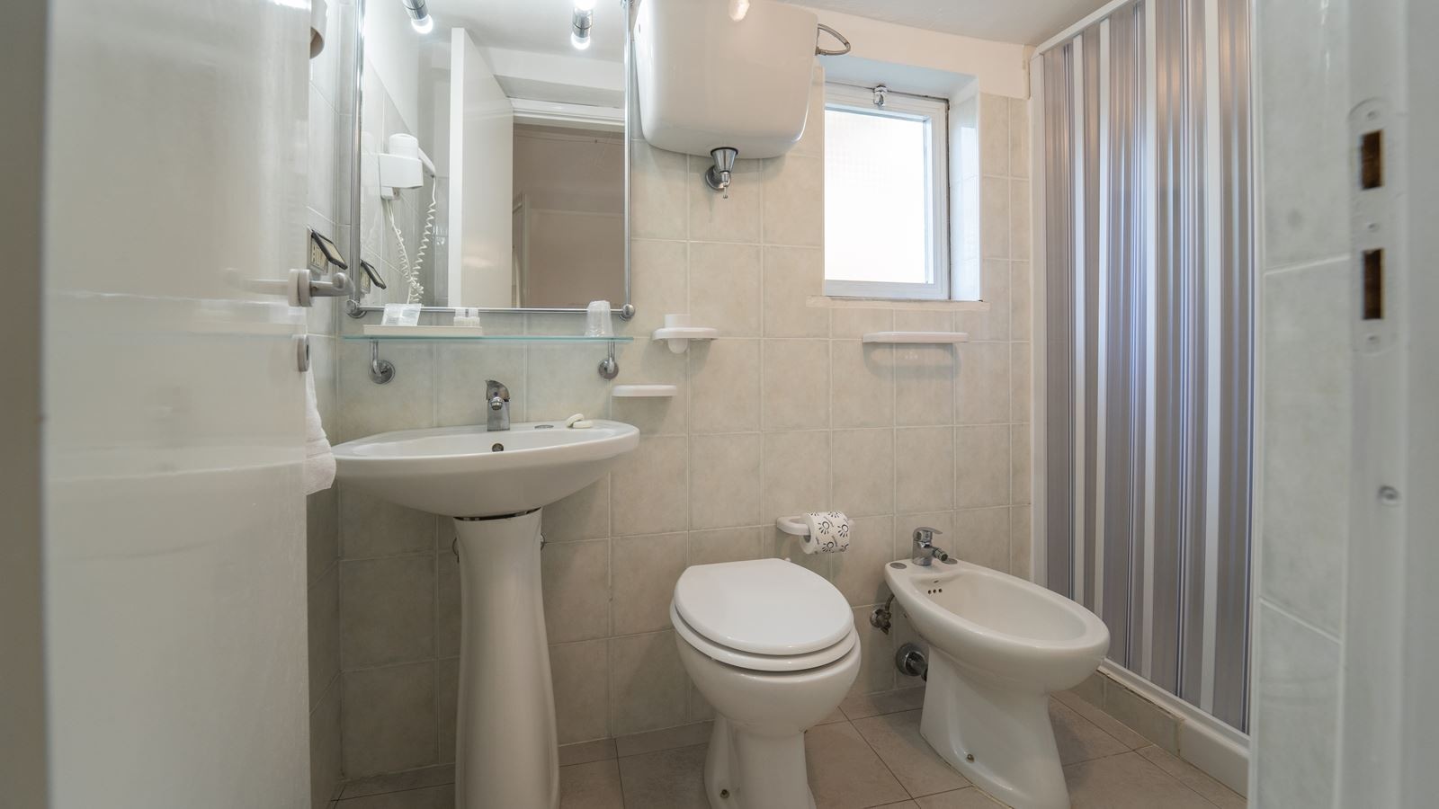 rooms-camera-standard