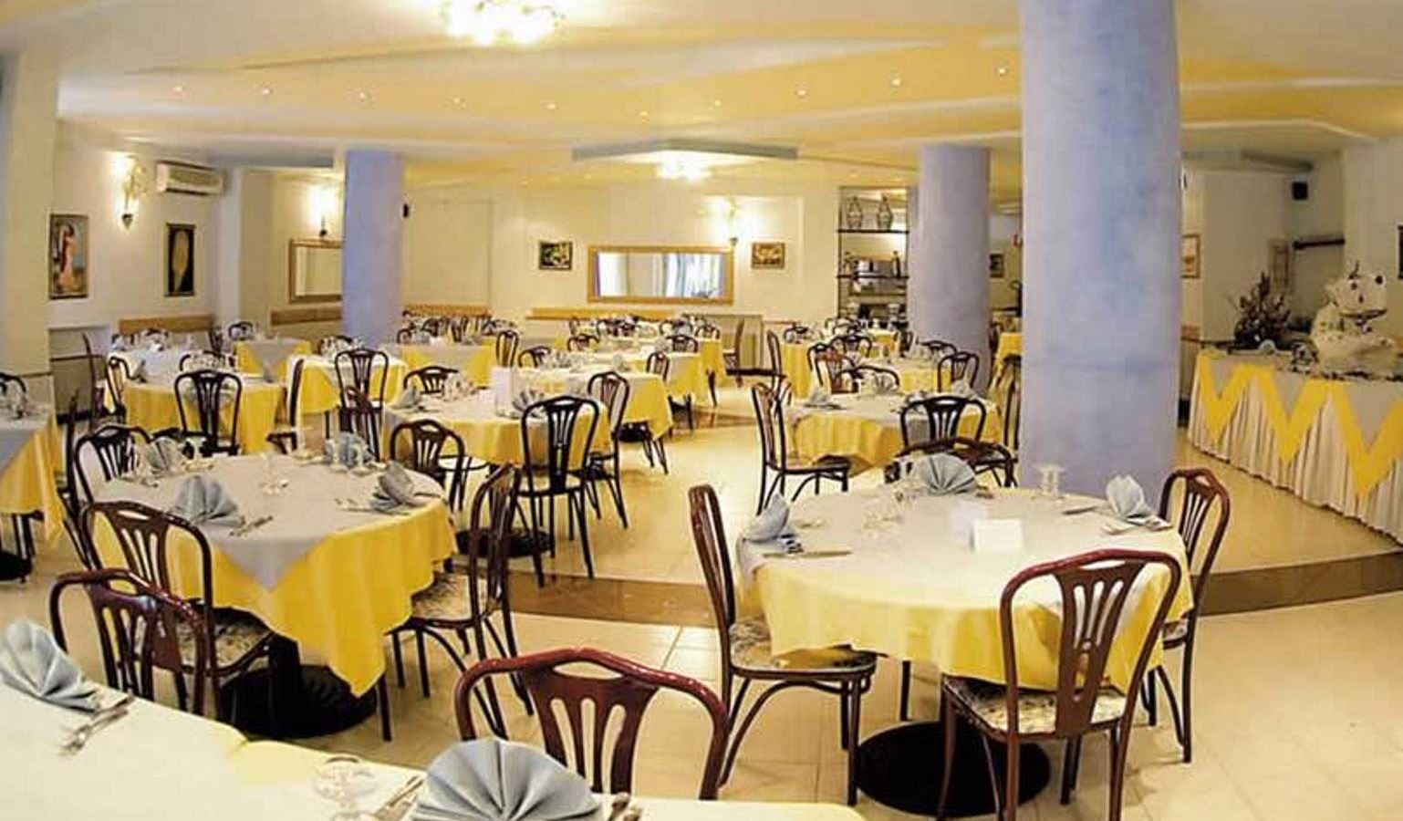 restaurants-restaurant