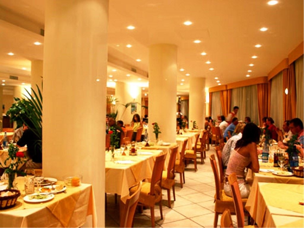 restaurants-restaurant