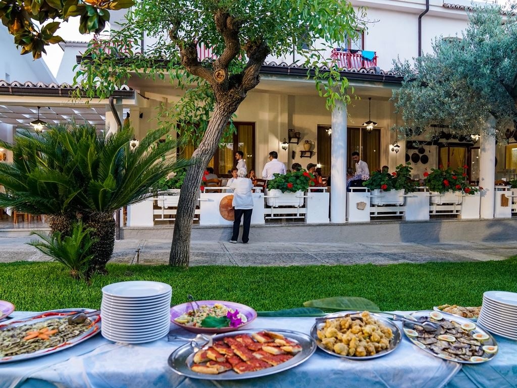 restaurants-restaurant