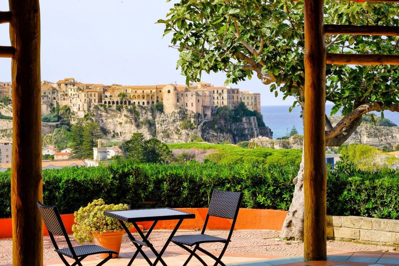 bars-new-paradise-bar