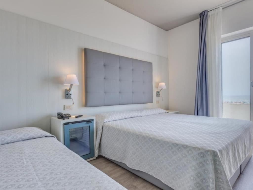 rooms-mare-room-front-sea-view