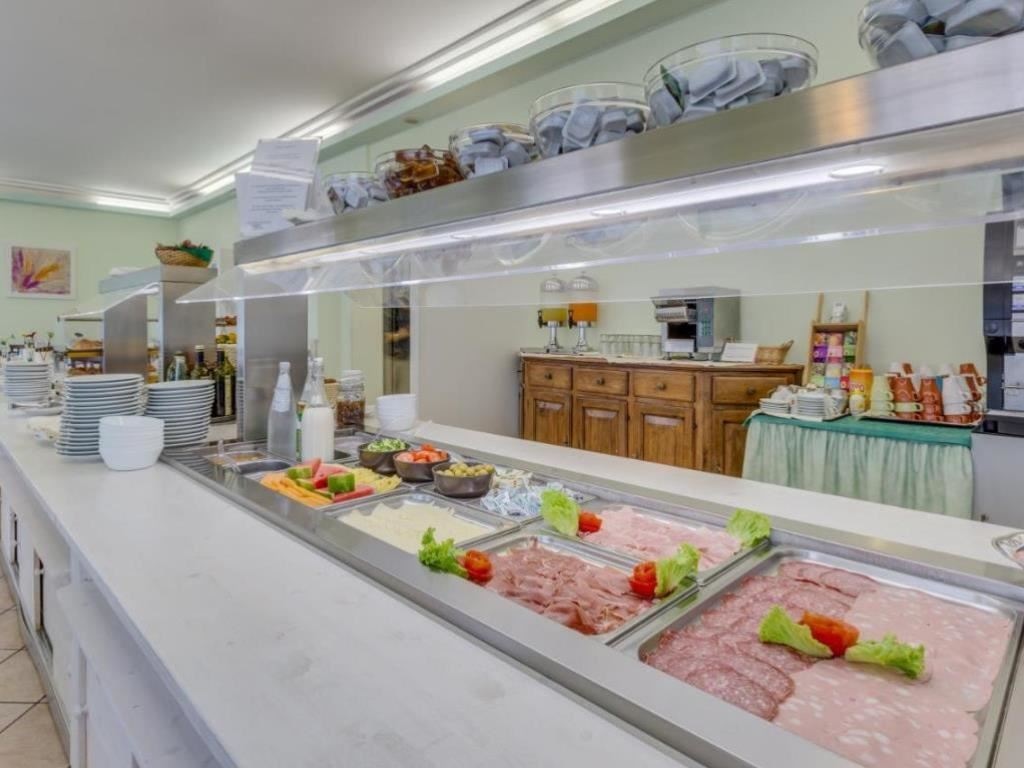 restaurants-restaurant