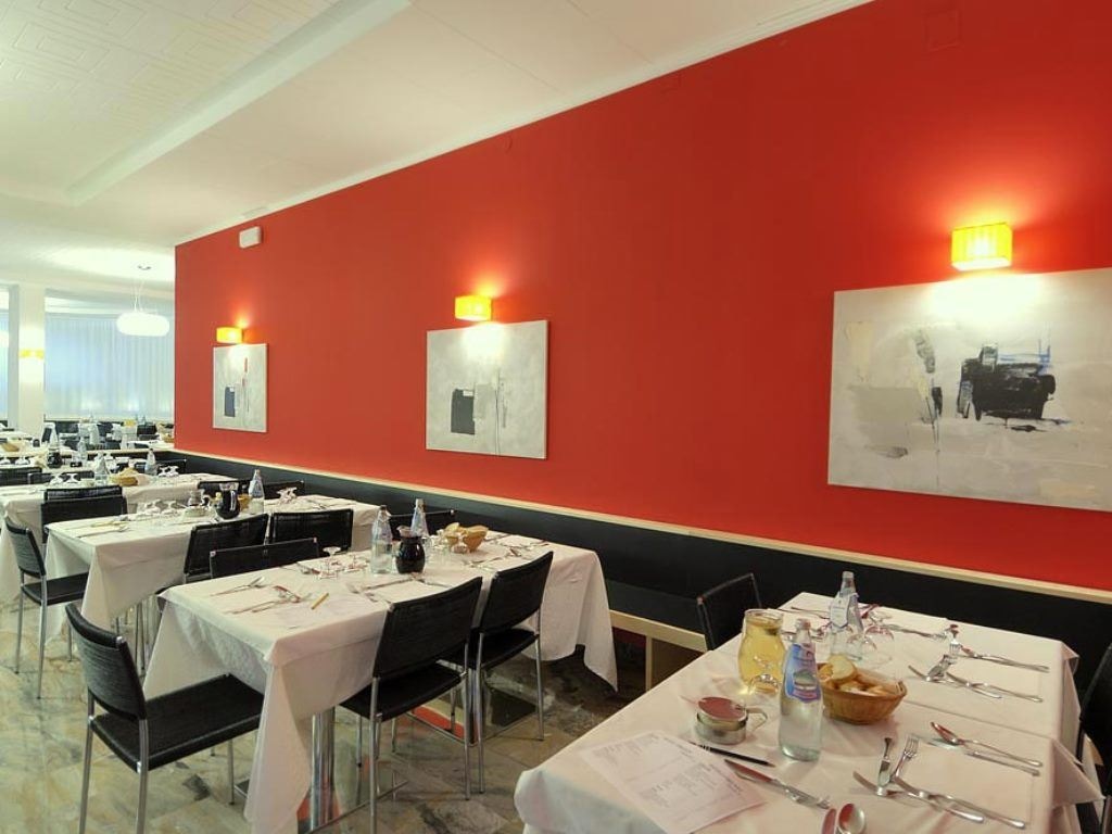 restaurants-restaurant