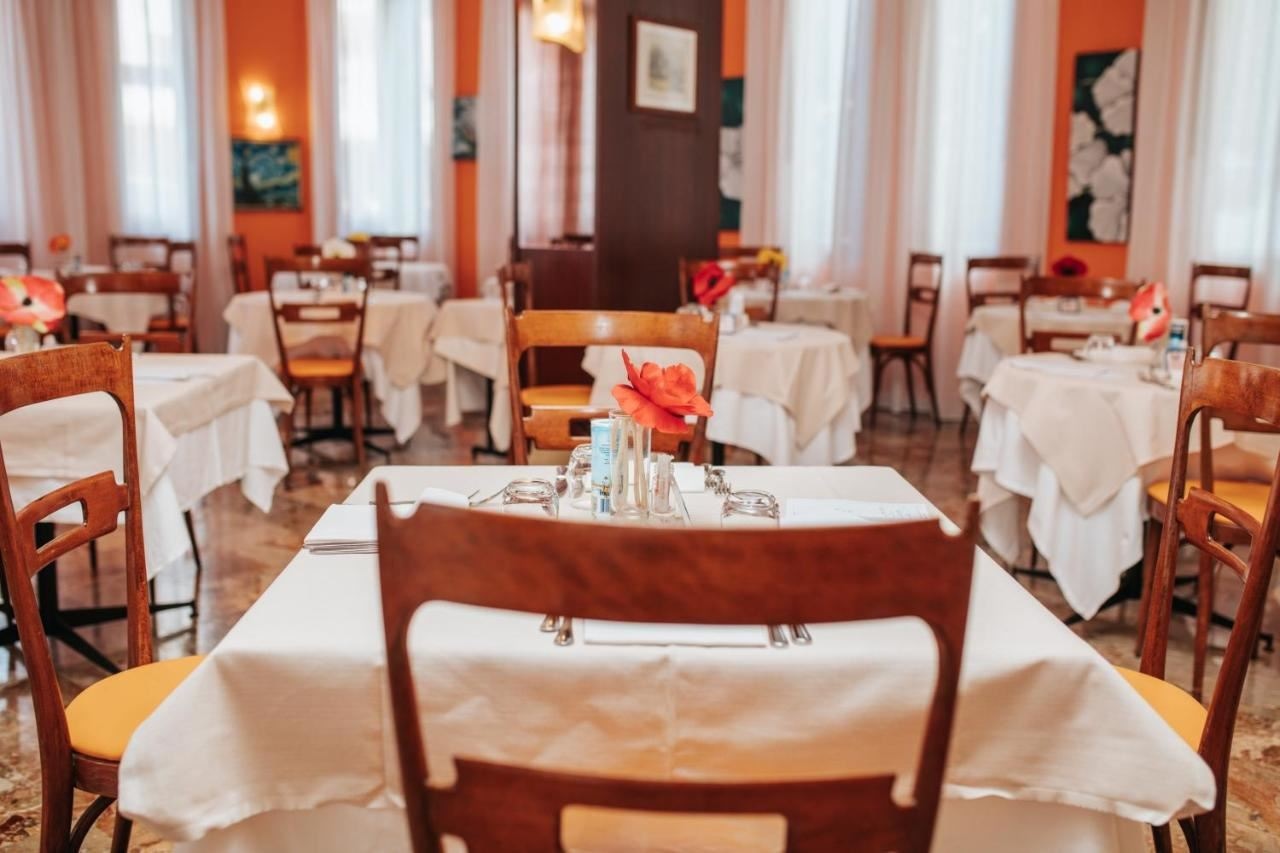 restaurants-restaurant