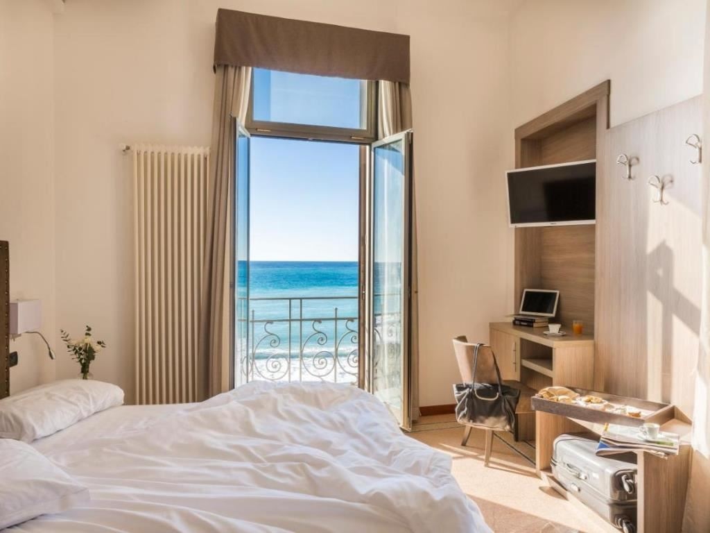 rooms-doppia-balcone-vmare-frontlat