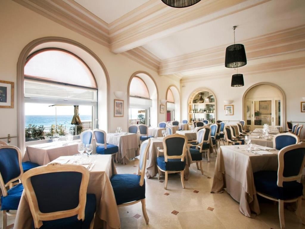 restaurants-restaurant