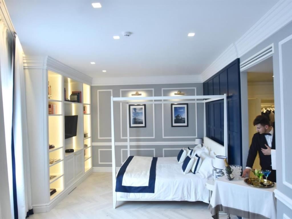 rooms-tripla-vmare-latbalconedehors