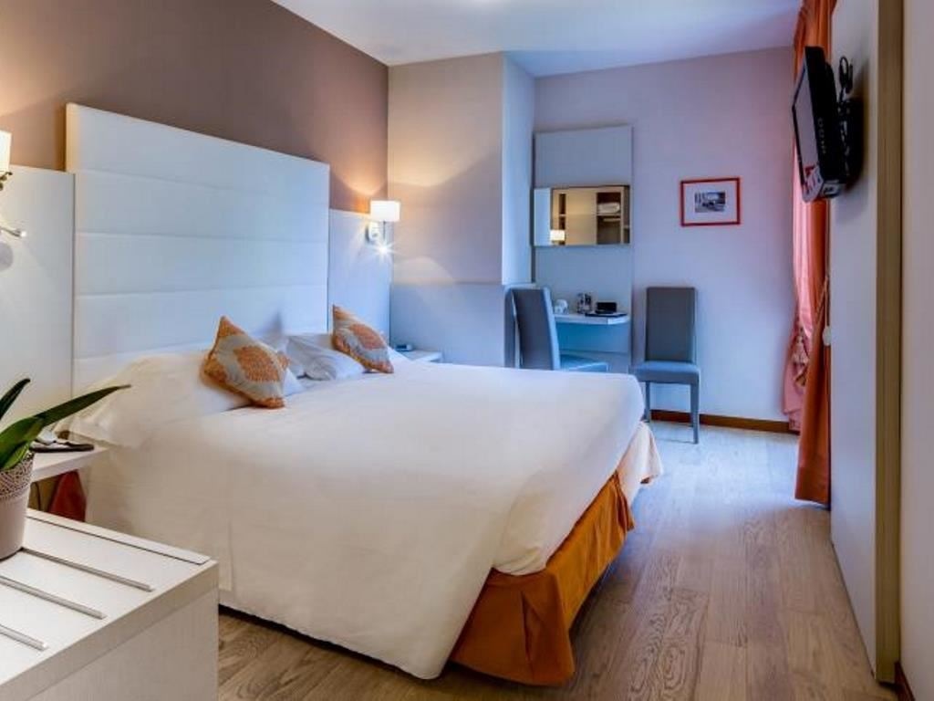 rooms-standard-double-room