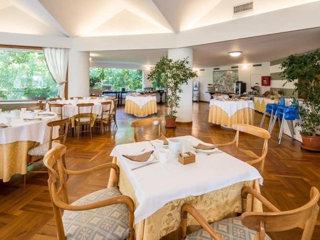 restaurants-restaurant