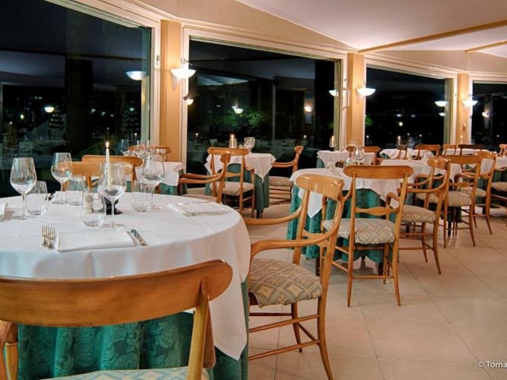 restaurants-restaurant