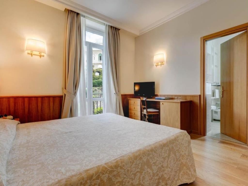 rooms-tripla-balconeterrazza-lato-mare