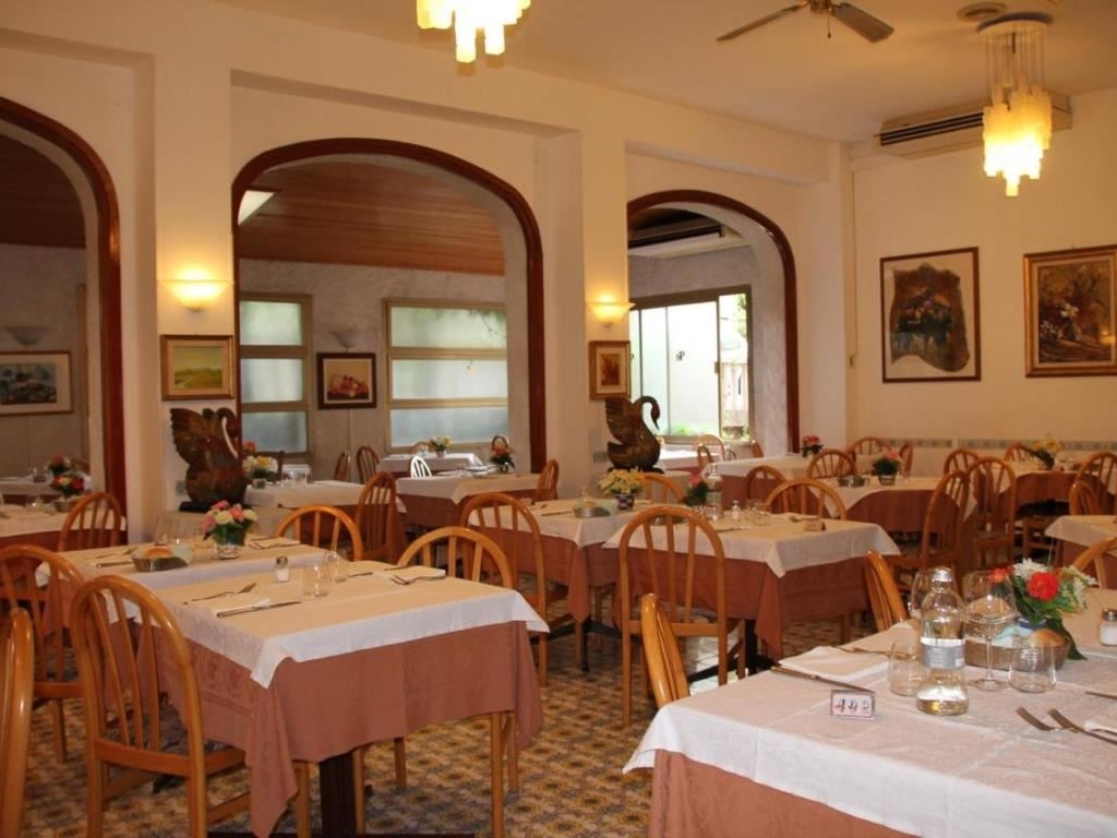 restaurants-restaurant