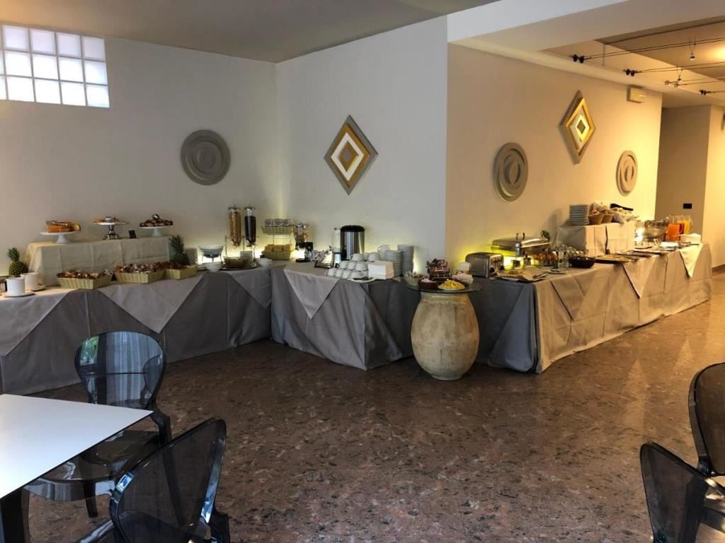 restaurants-restaurant