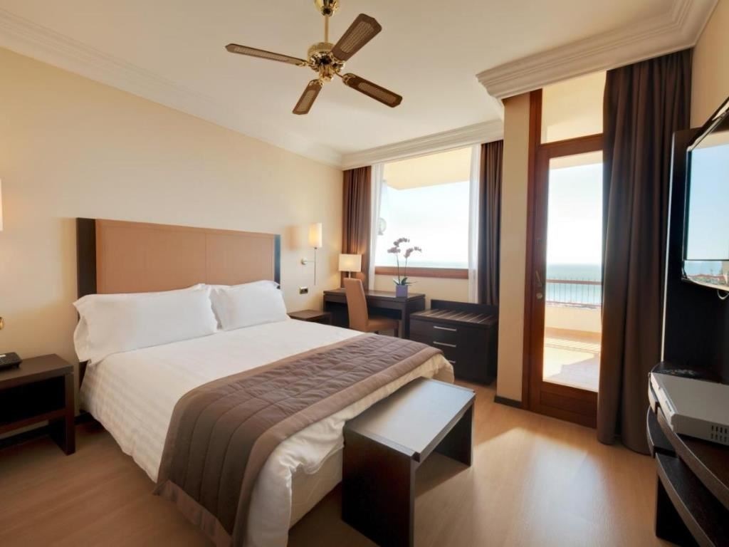 rooms-junior-suite-4-pax-balcone-vmare