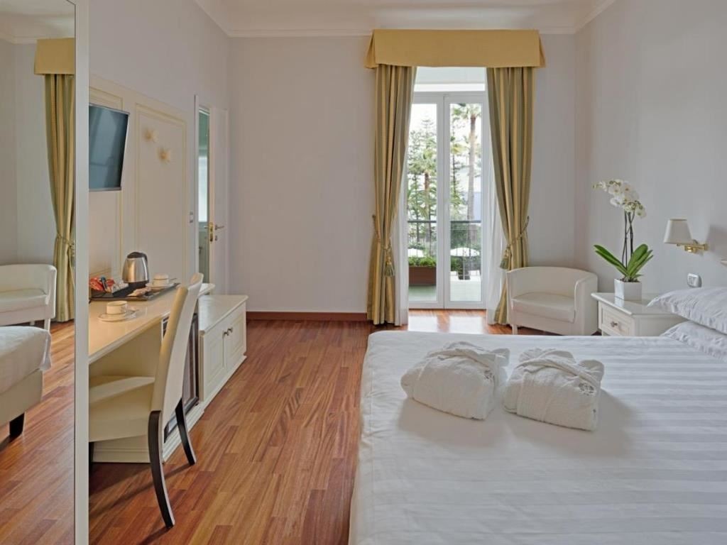 rooms-tripla-balcone-vista-mare-lat