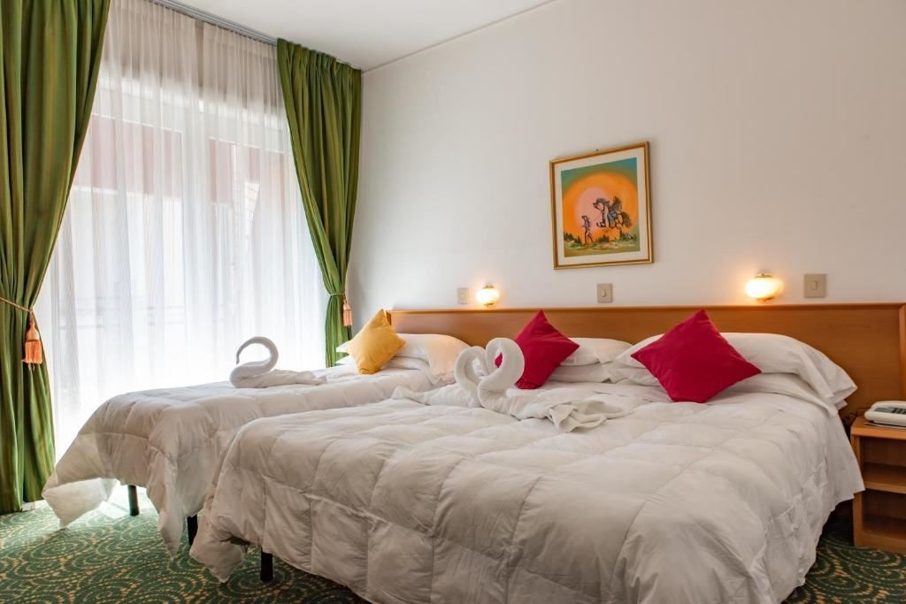 rooms-tripla-balcone