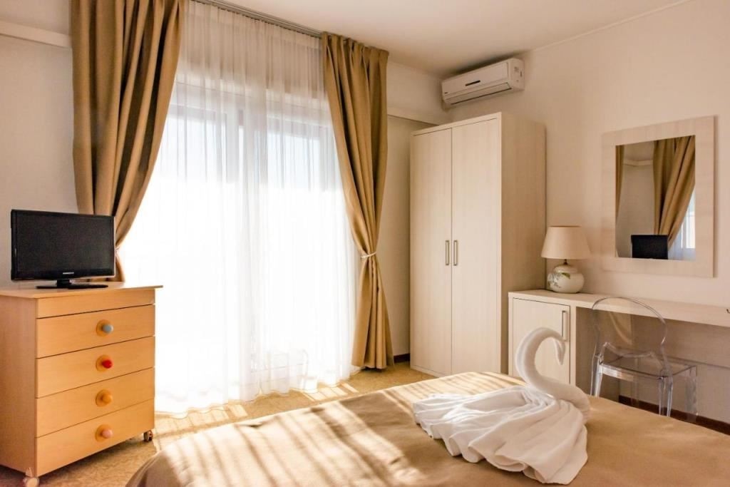 rooms-doppia-balcone-v-mare-o-laterale