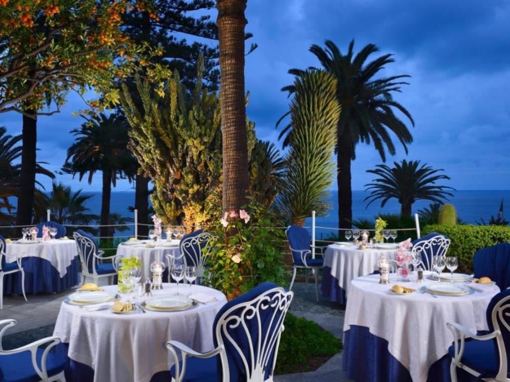 restaurants-restaurant