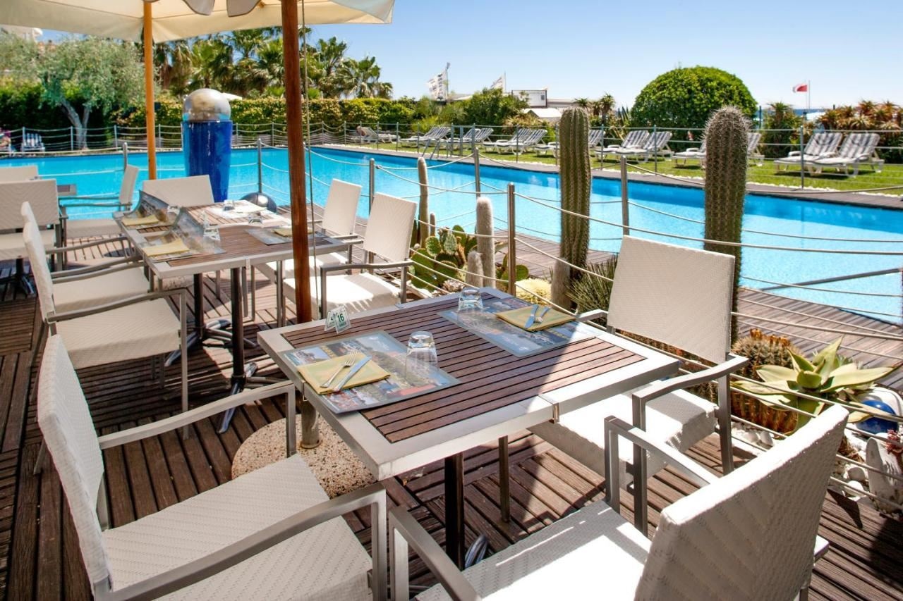 restaurants-restaurant