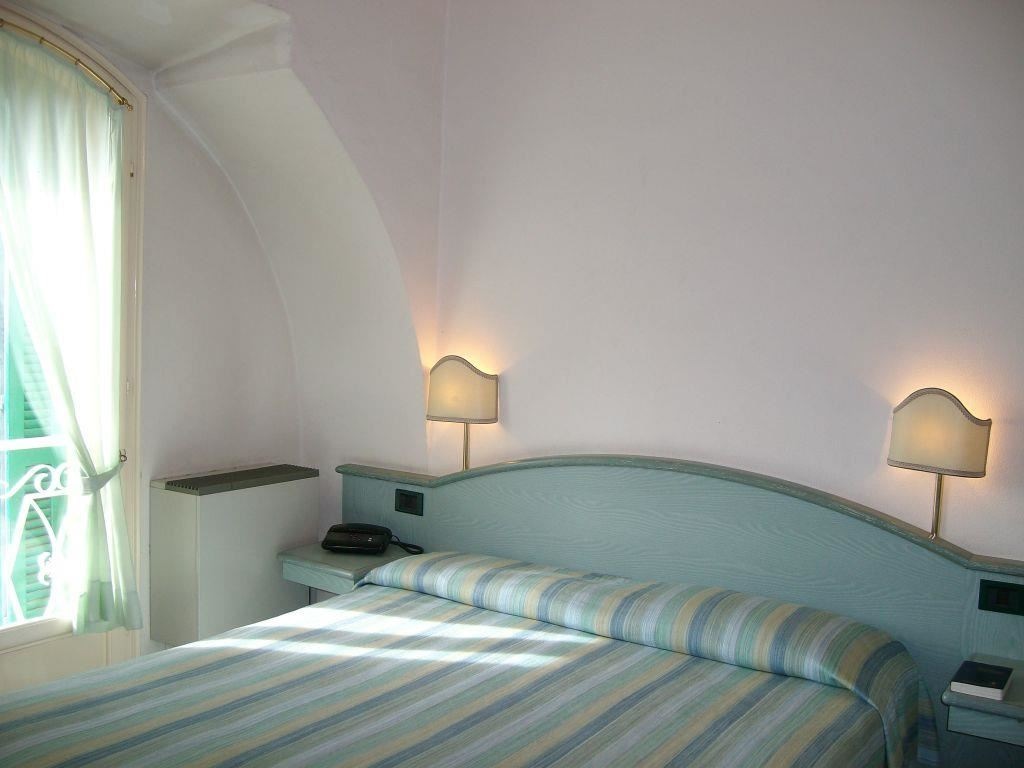 rooms-tworoom-apartment-3-person