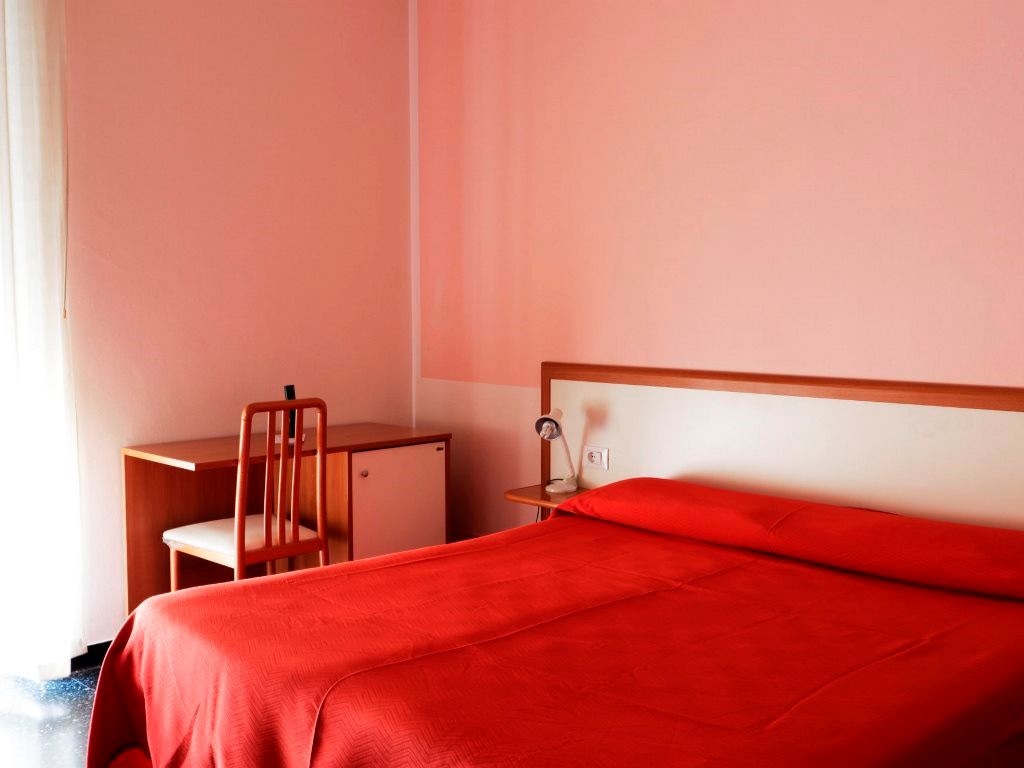 rooms-tworoom-apt-5-people-balcony