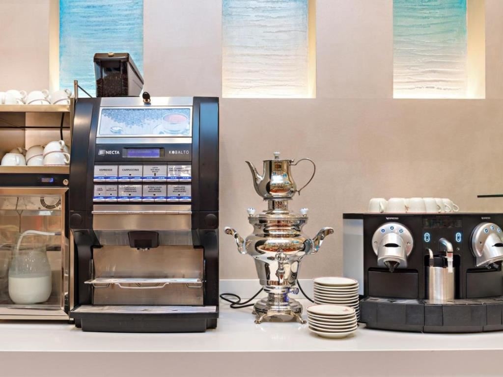 restaurants-restaurant