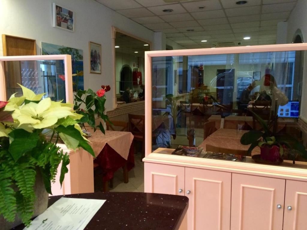 restaurants-restaurant