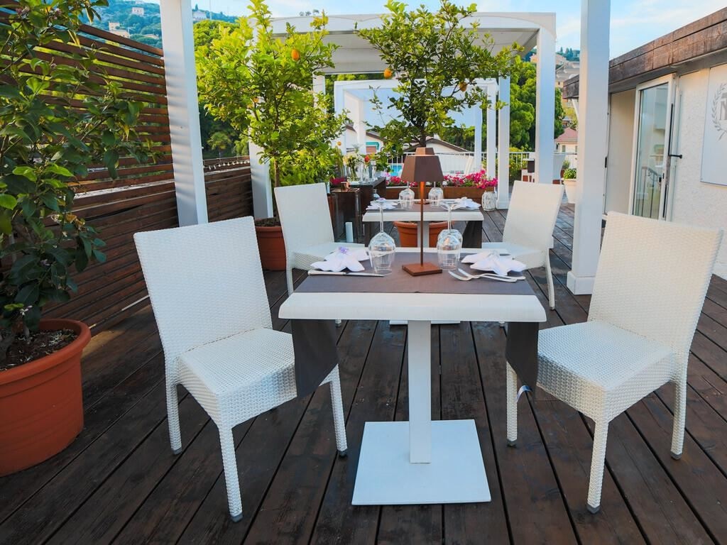 restaurants-restaurant