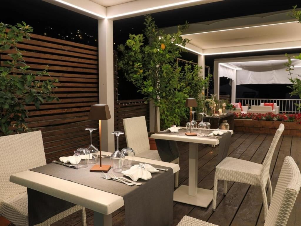 restaurants-restaurant