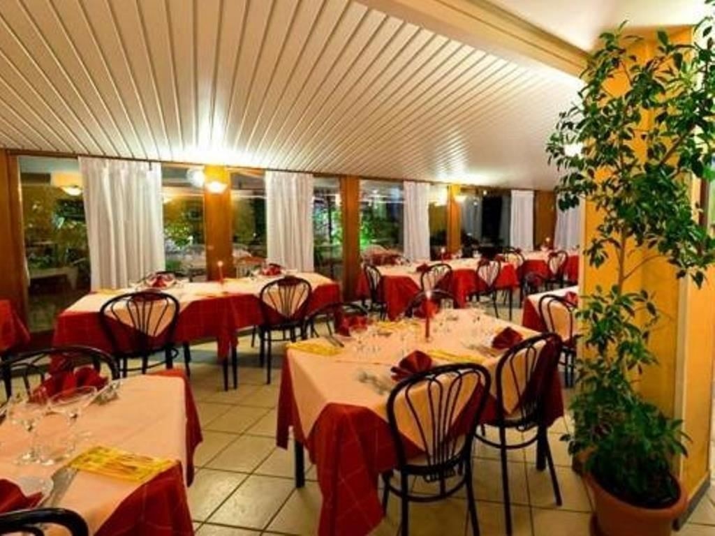 restaurants-restaurant