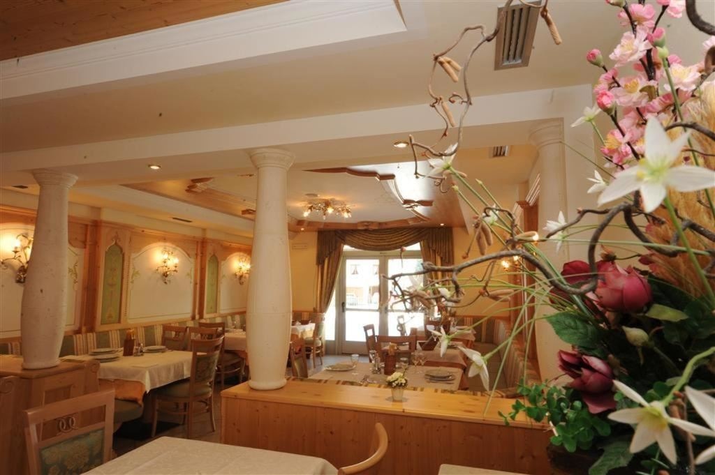 restaurants-restaurant