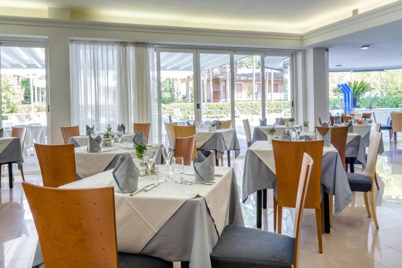 restaurants-restaurant