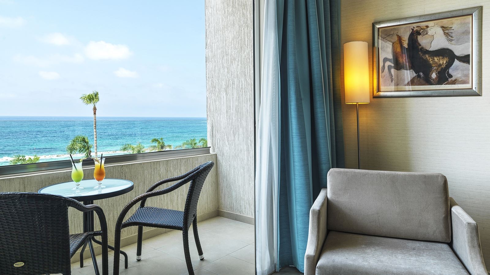 rooms-deluxe-double-seaview