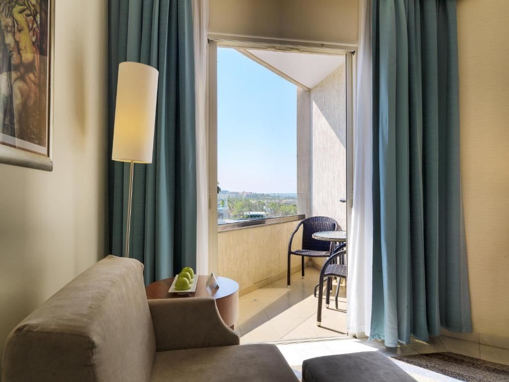 rooms-deluxe-double-side-seaview