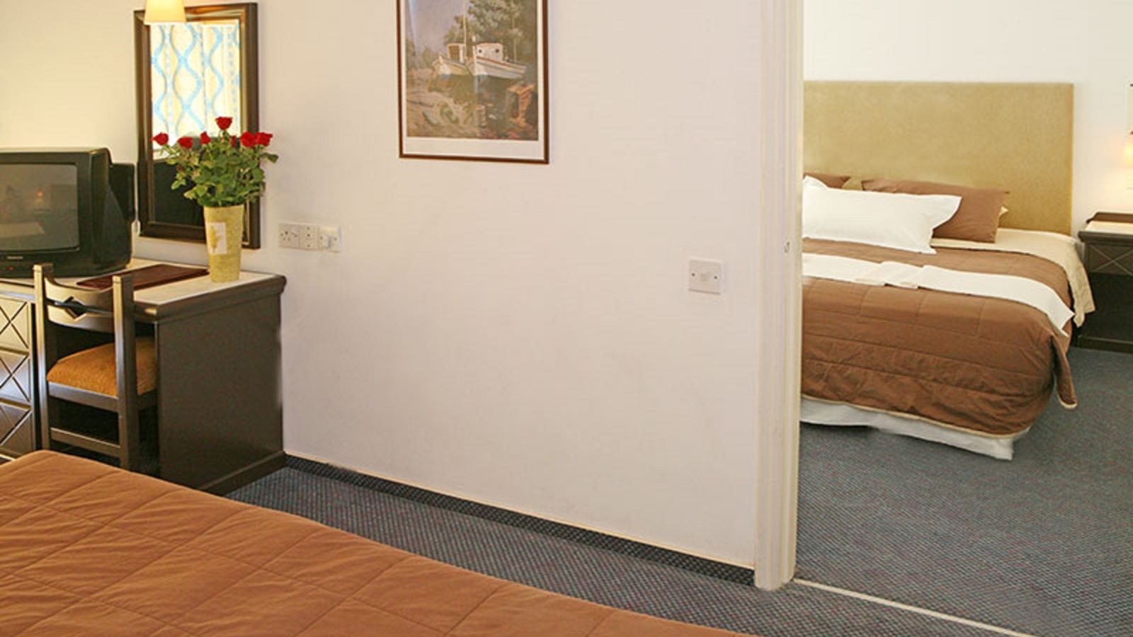 rooms-superior-familyroom-seaview-balcony-or-terrace