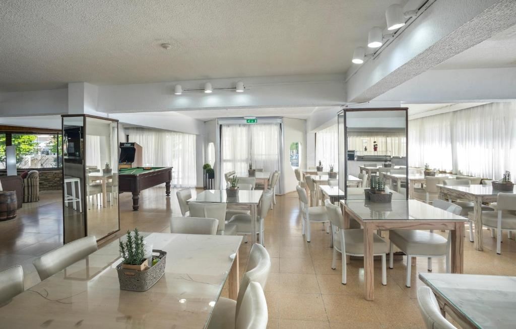 restaurants-restaurant