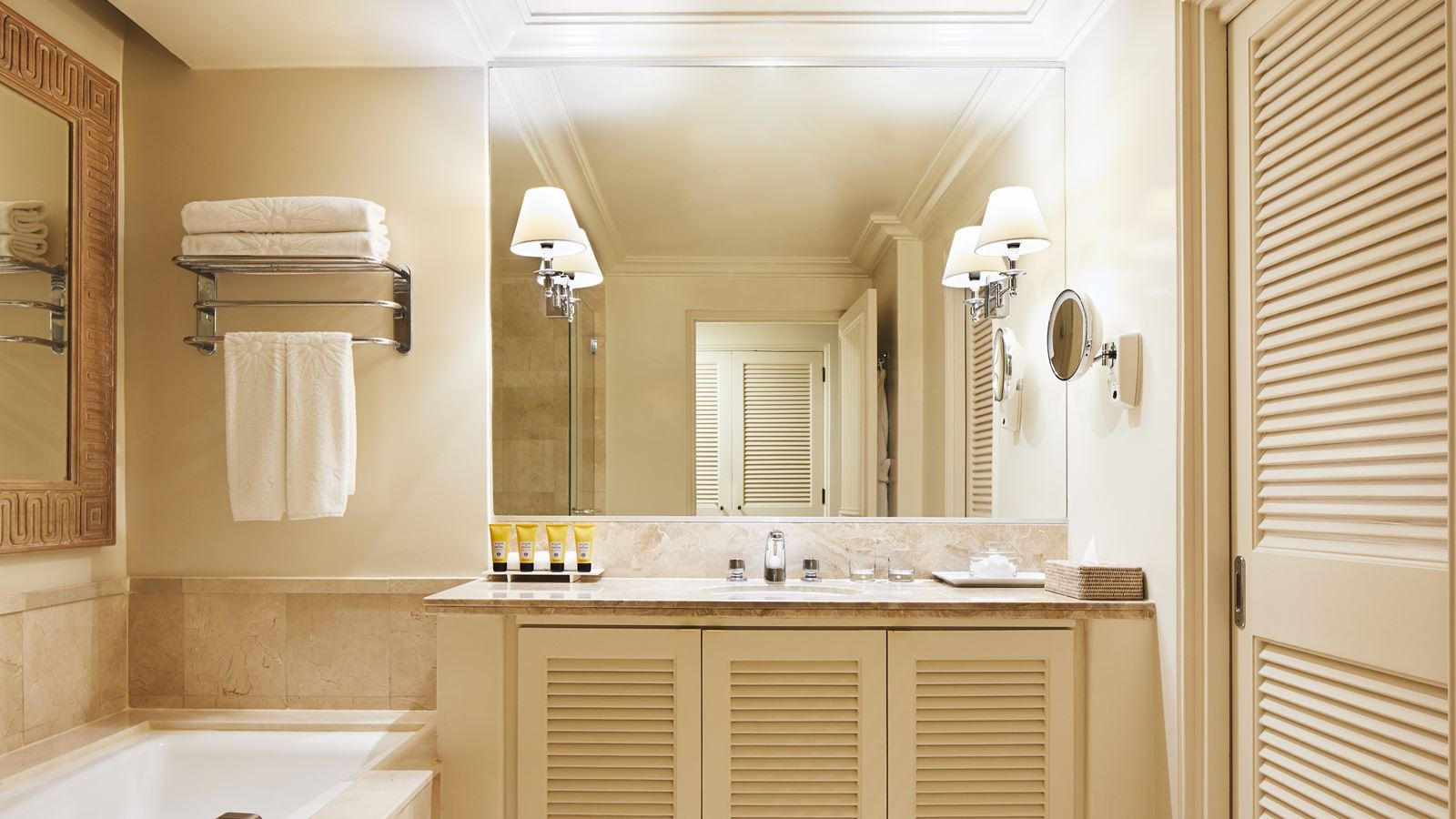 rooms-standard-studio-suite--seaview-balcony-