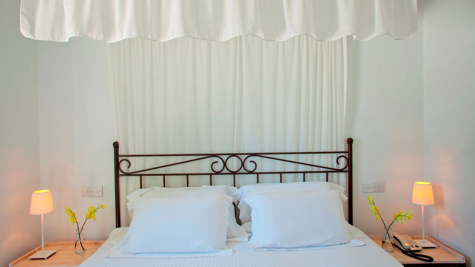 rooms-1-bedroom-standard-apartment-balcony-or-terrace