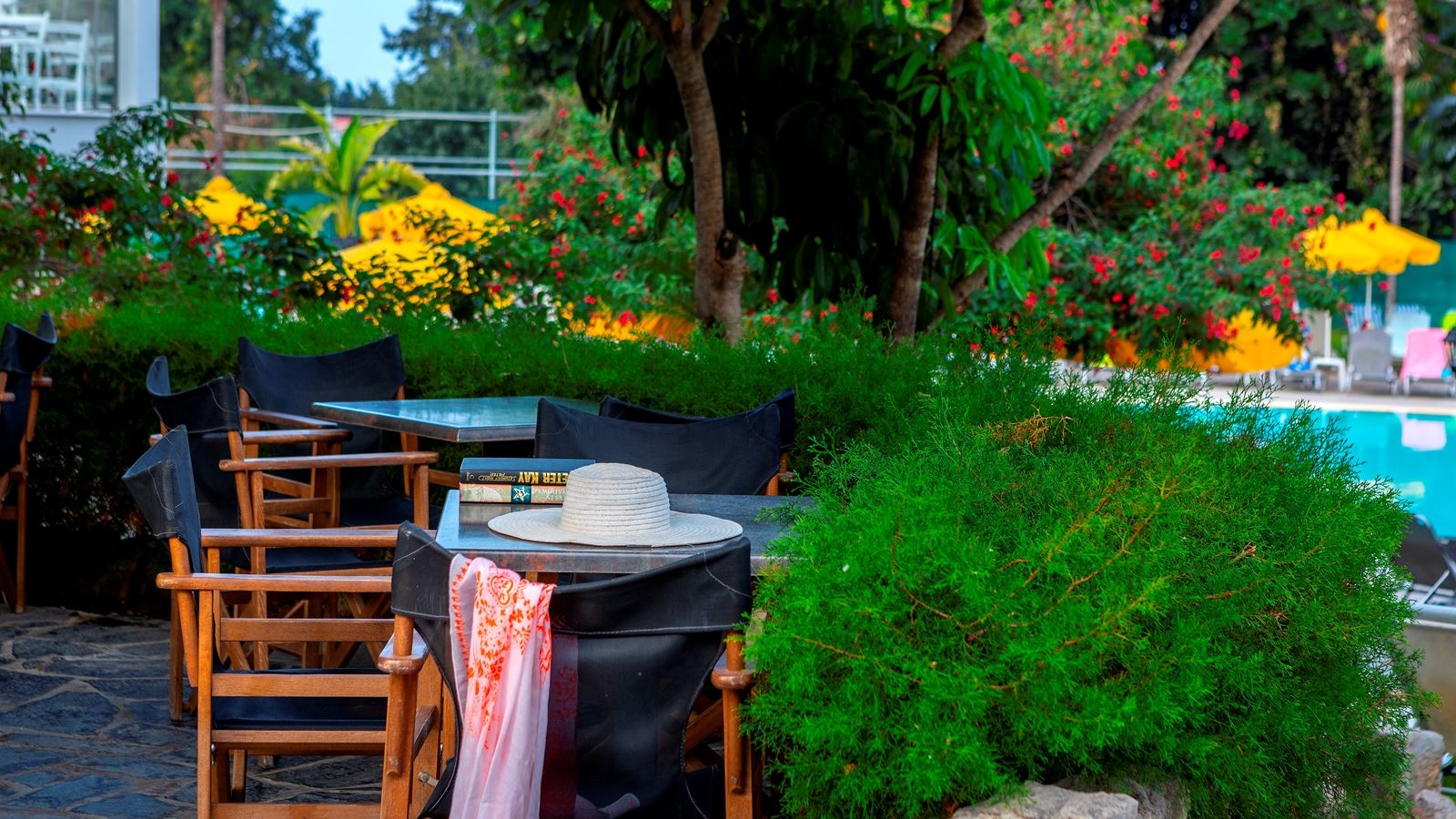 restaurants-pool-bar