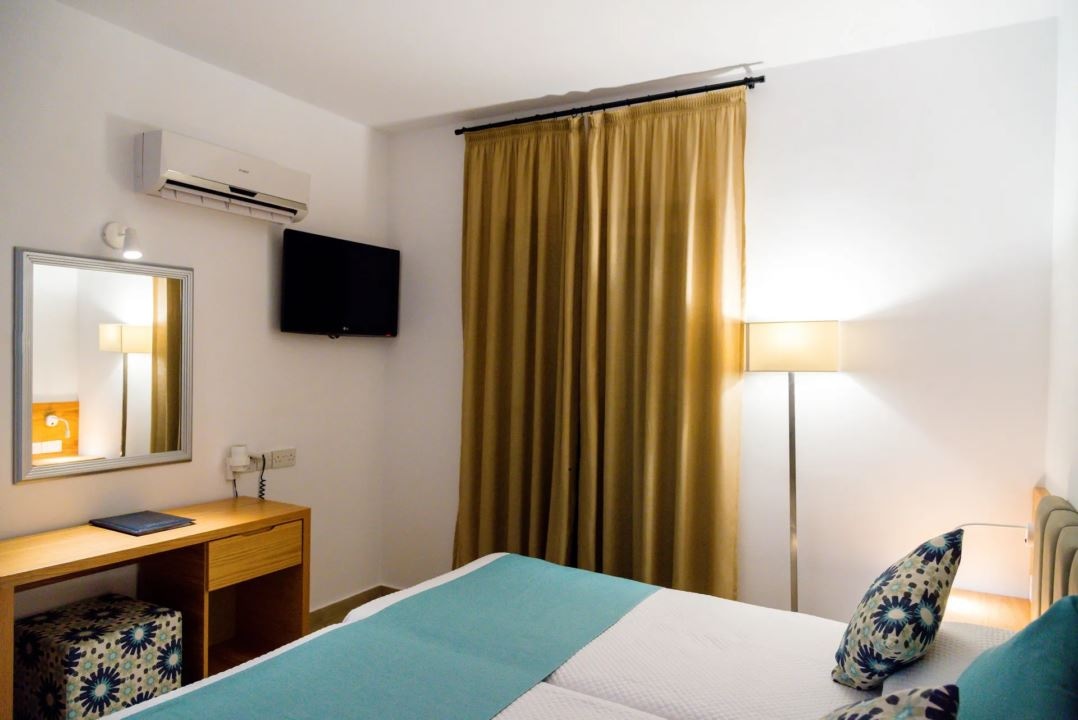 rooms-superior-apartment-lateralseaview-balcony-or-terrace