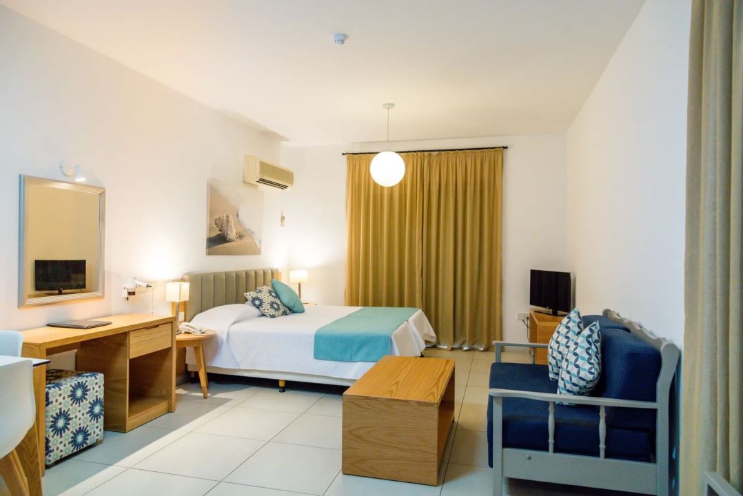 rooms-superior-studio-lateralseaview-balcony-or-terrace