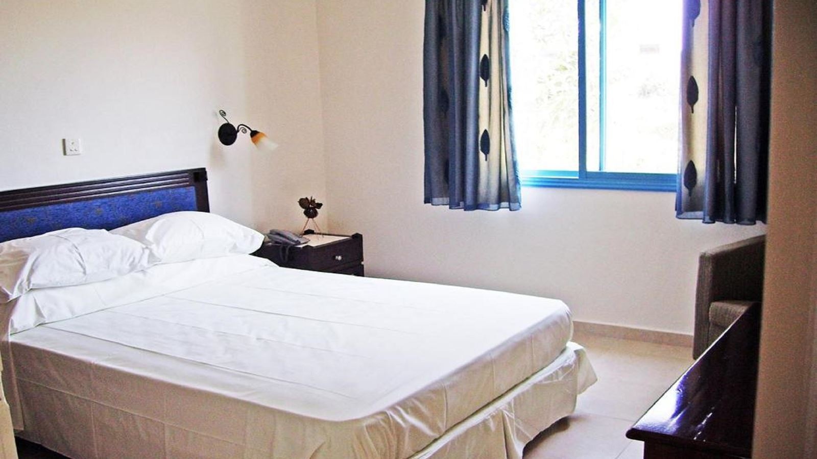 rooms-double-superior-room-poolview-balcony-or-terrace